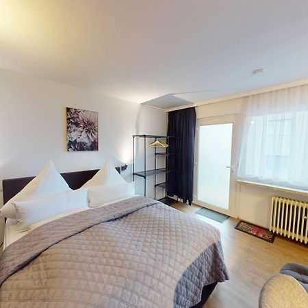 Budget Studio - 2 Einzelbetten - Parkplatz ดอร์นเบิร์น ภายนอก รูปภาพ