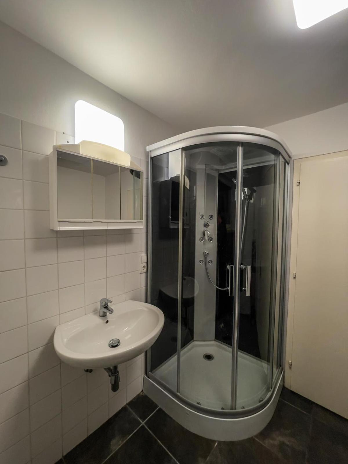 Budget Studio - 2 Einzelbetten - Parkplatz ดอร์นเบิร์น ภายนอก รูปภาพ